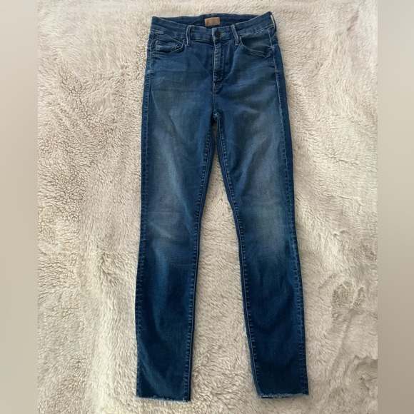 Mother - High Waisted Looker Ankle Fray Skinny Jeans in Lure Me In - Picture 2 of 9